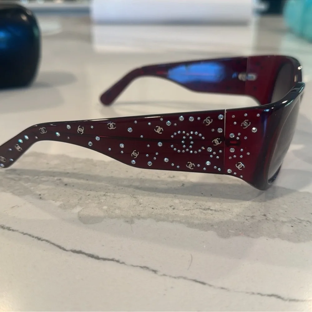 πCHANEL SWAROVSKI SUNGLASSES WITH CRYSTAL - Picture 6 of 10
